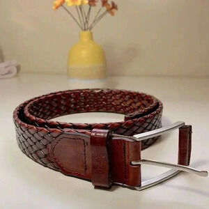 National Geographic  100% leather belt from 2008, reddish brown, silver buckle